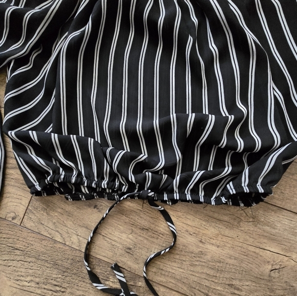 Peppermint Black and White Striped Medium Womens Off-Shoulder Top - Picture 7 of 9